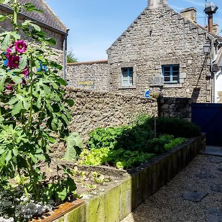 Grande Maison En Plein Coeur Du Bourg Au Calme Avec Jardin Clos, Commerces Port Et A Pied * La Trinité-sur-Mer